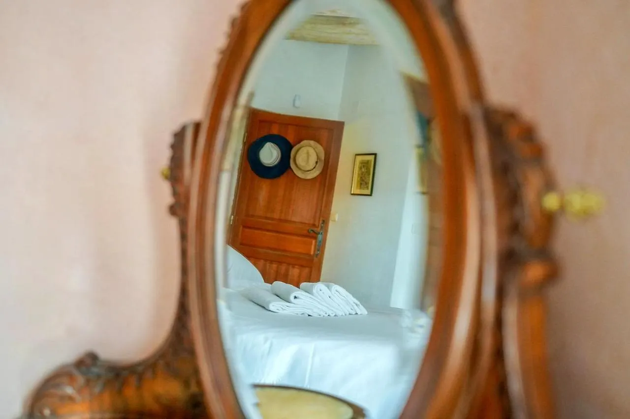 Appartement Clos des hérissons, chambre mimosa, piscine, jardin à Lauris Séjour chez l'habitant