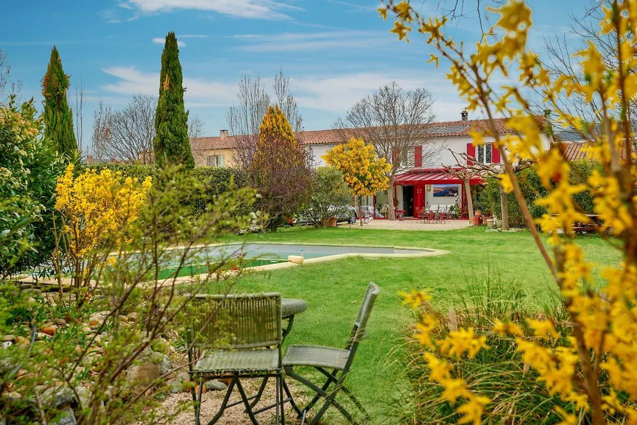Appartement Clos des hérissons, chambre mimosa, piscine, jardin à Lauris