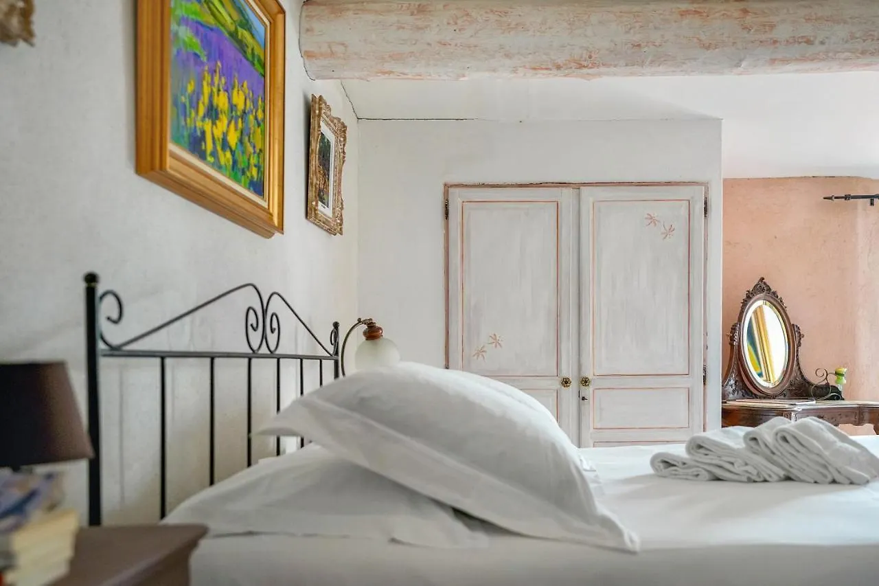 Séjour chez l'habitant Appartement Clos des hérissons, chambre mimosa, piscine, jardin à Lauris