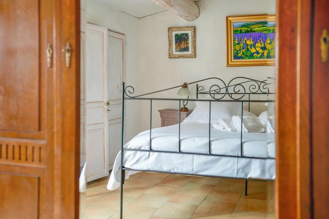 Appartement Clos des hérissons, chambre mimosa, piscine, jardin à Lauris Séjour chez l'habitant