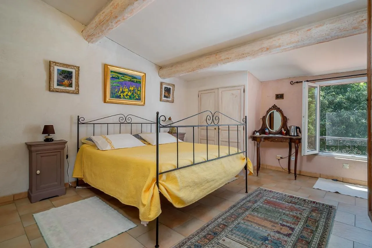 Séjour chez l'habitant Appartement Clos des hérissons, chambre mimosa, piscine, jardin à Lauris France