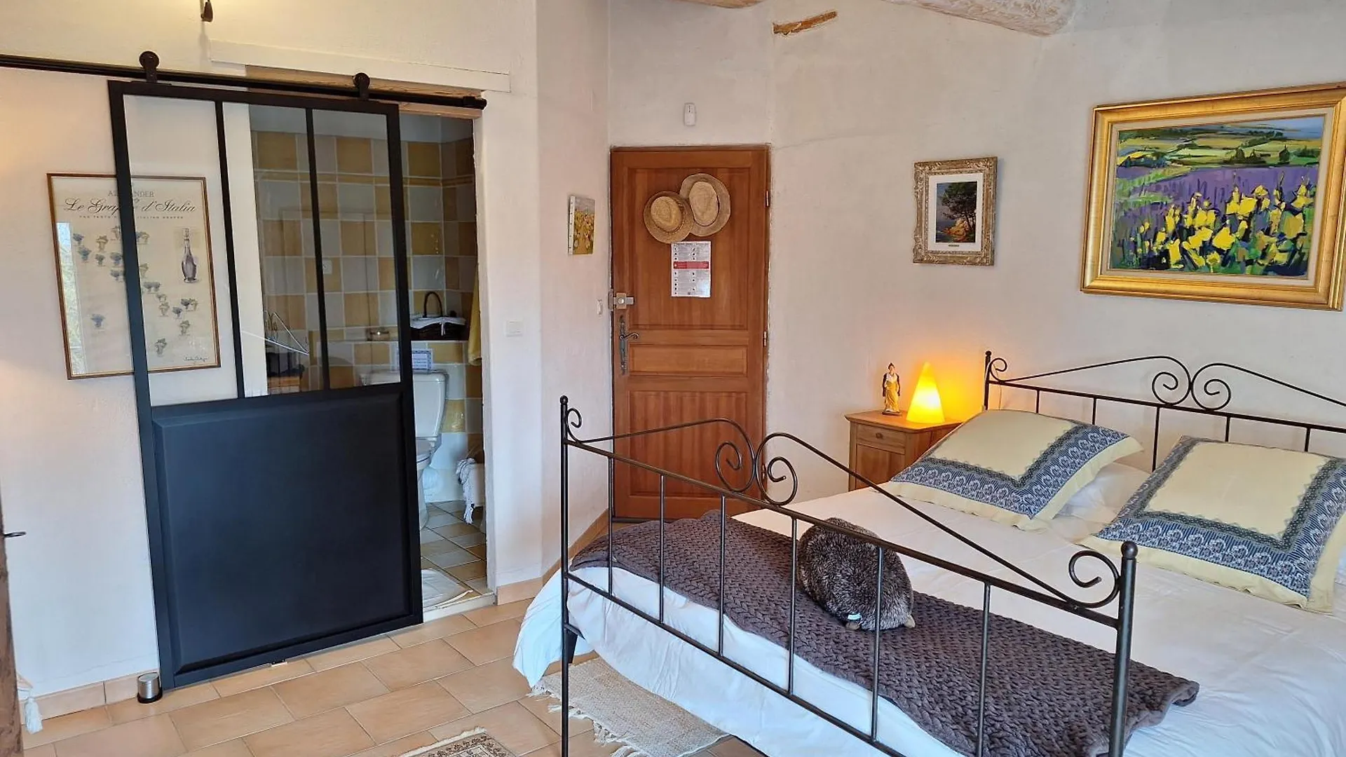 Appartement Clos des hérissons, chambre mimosa, piscine, jardin à Lauris France