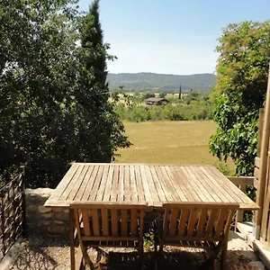  Appartement Joli Dans Village Calme En Provence
